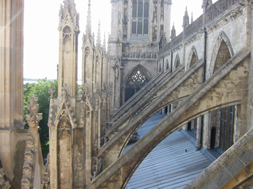 [Photo of flying buttresses]