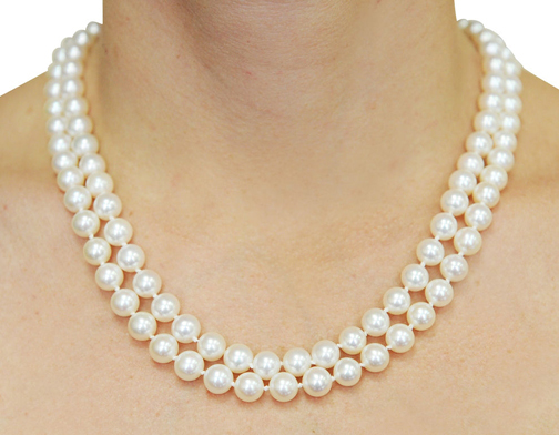 [Photo of a pearl necklace]